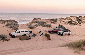 大家按照自身体力和背包空余情况，合理地分配公共物资